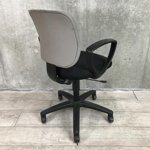 イーザチェア