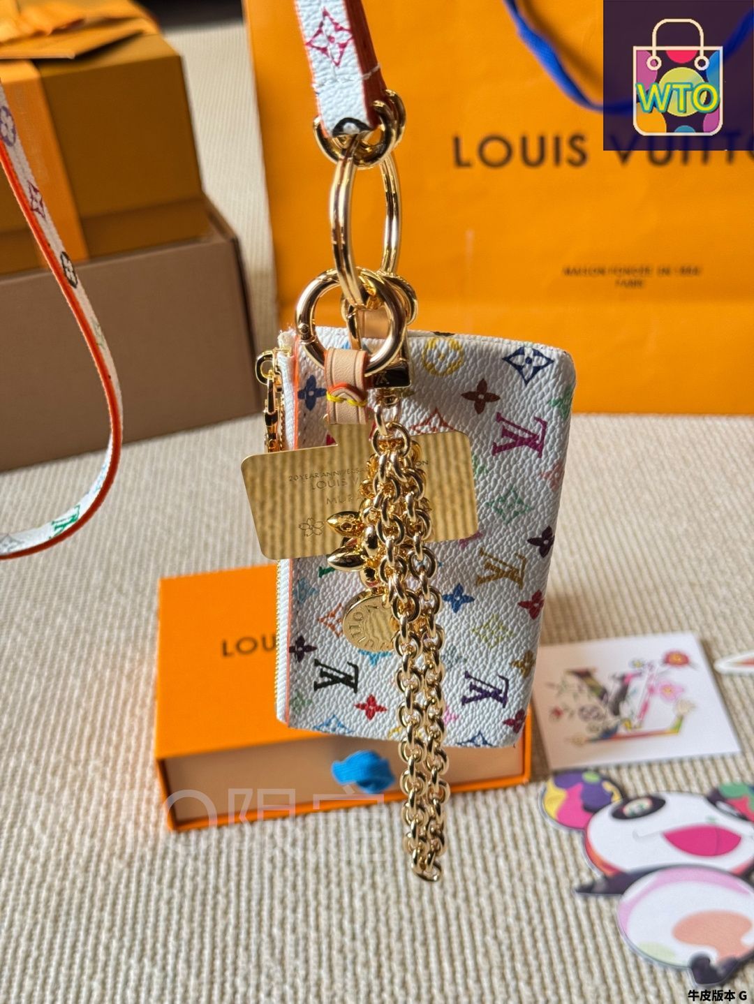 【可愛い色合い】Louis Vuitton×村上隆 スマホストラップ 村上隆コラボ【Louis Vuitton】LV TM フォンホルダー ストラップ