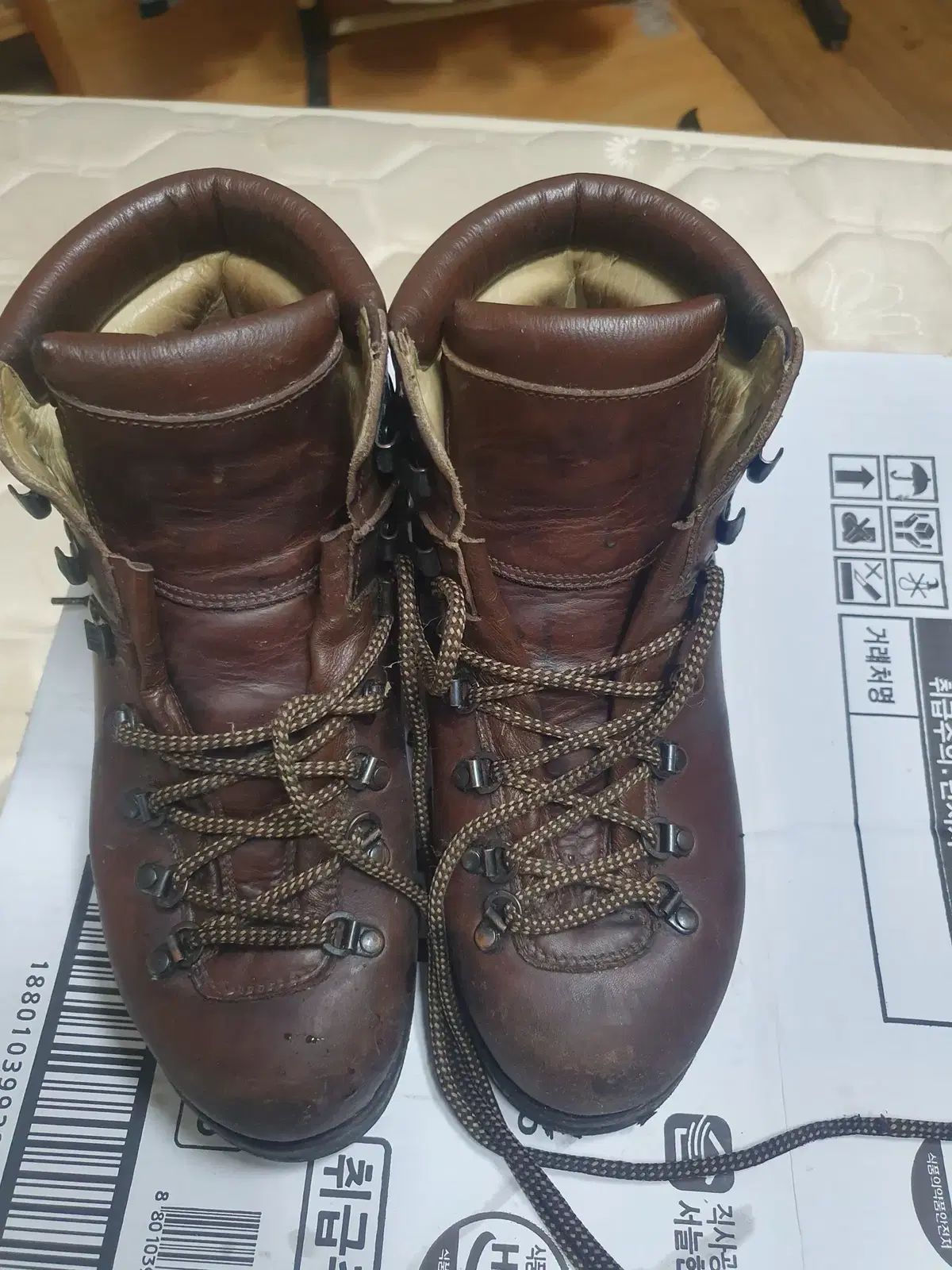 イタリア製ハイキングブーツ 265mm