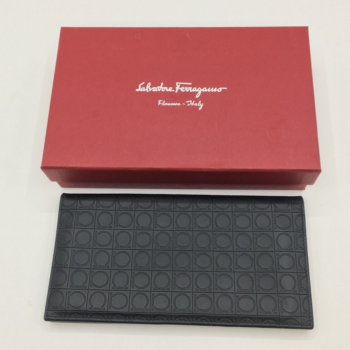Salvatore Ferragamo サルヴァトーレフェラガモ 長札入れ 財布　メンズ　レザー　箱付 ブラック