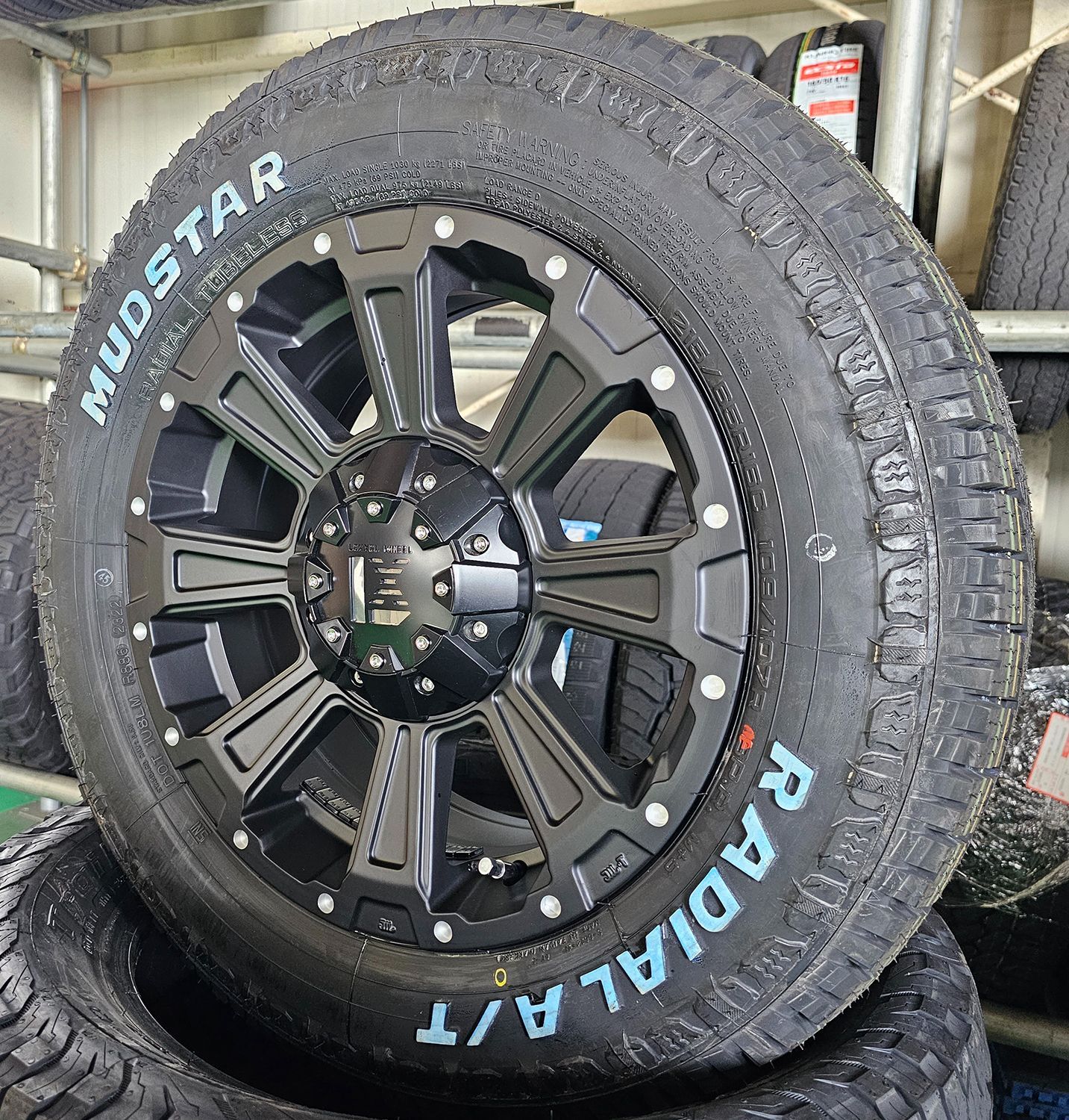 当店オススメ！！ 200系ハイエース レジアスエース 車検対応