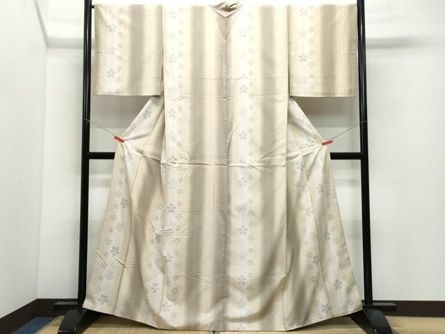 平和屋着物○結城紬 100亀甲 矢羽草花文 やまと誂製 正絹 逸品