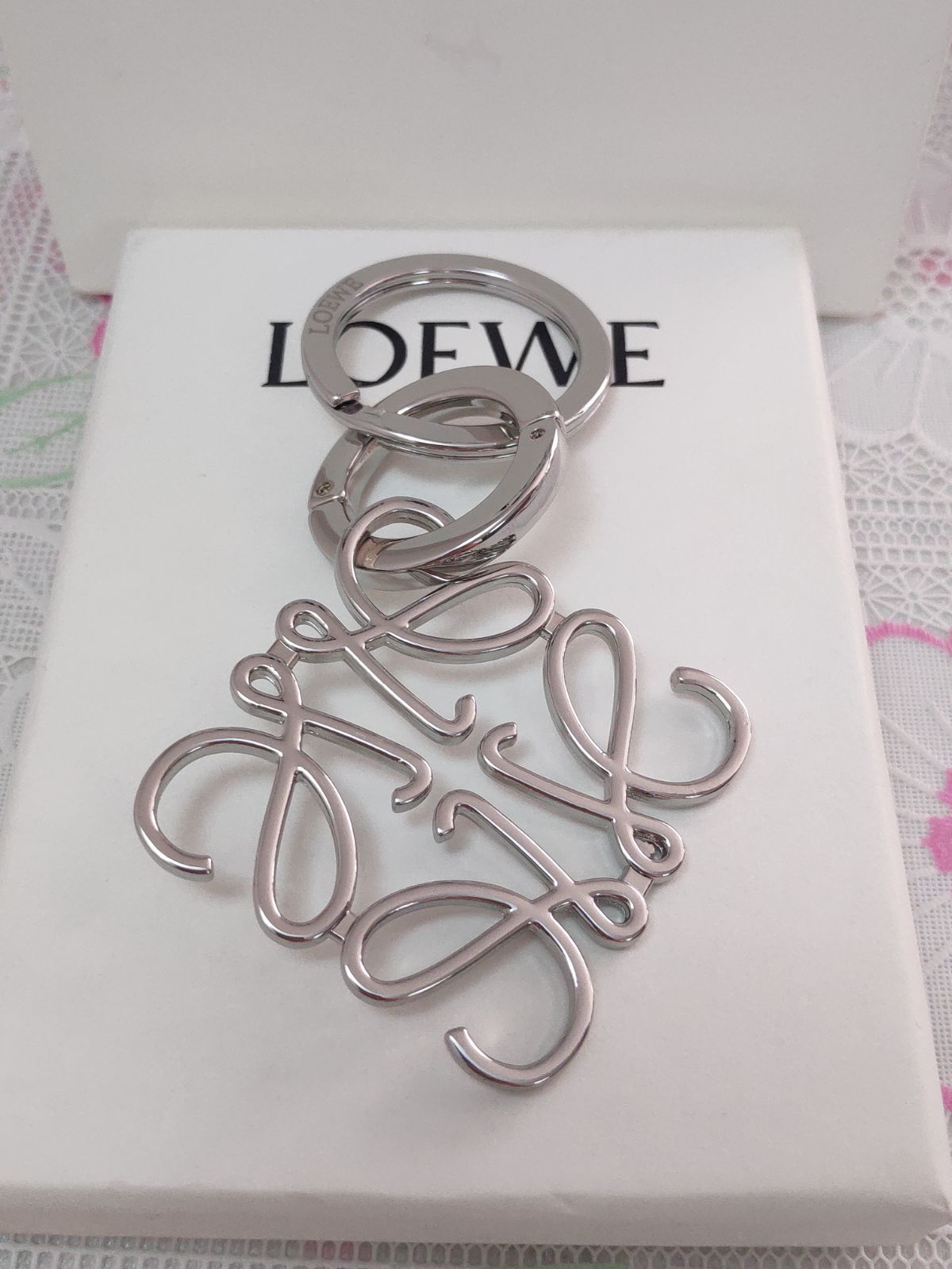 美品✨LOEWEキーホルダー　キーリング　シルバー　アナグラム　バッグチャーム LOEWE ロエベ アナグラム キーホルダー キーリング チャーム