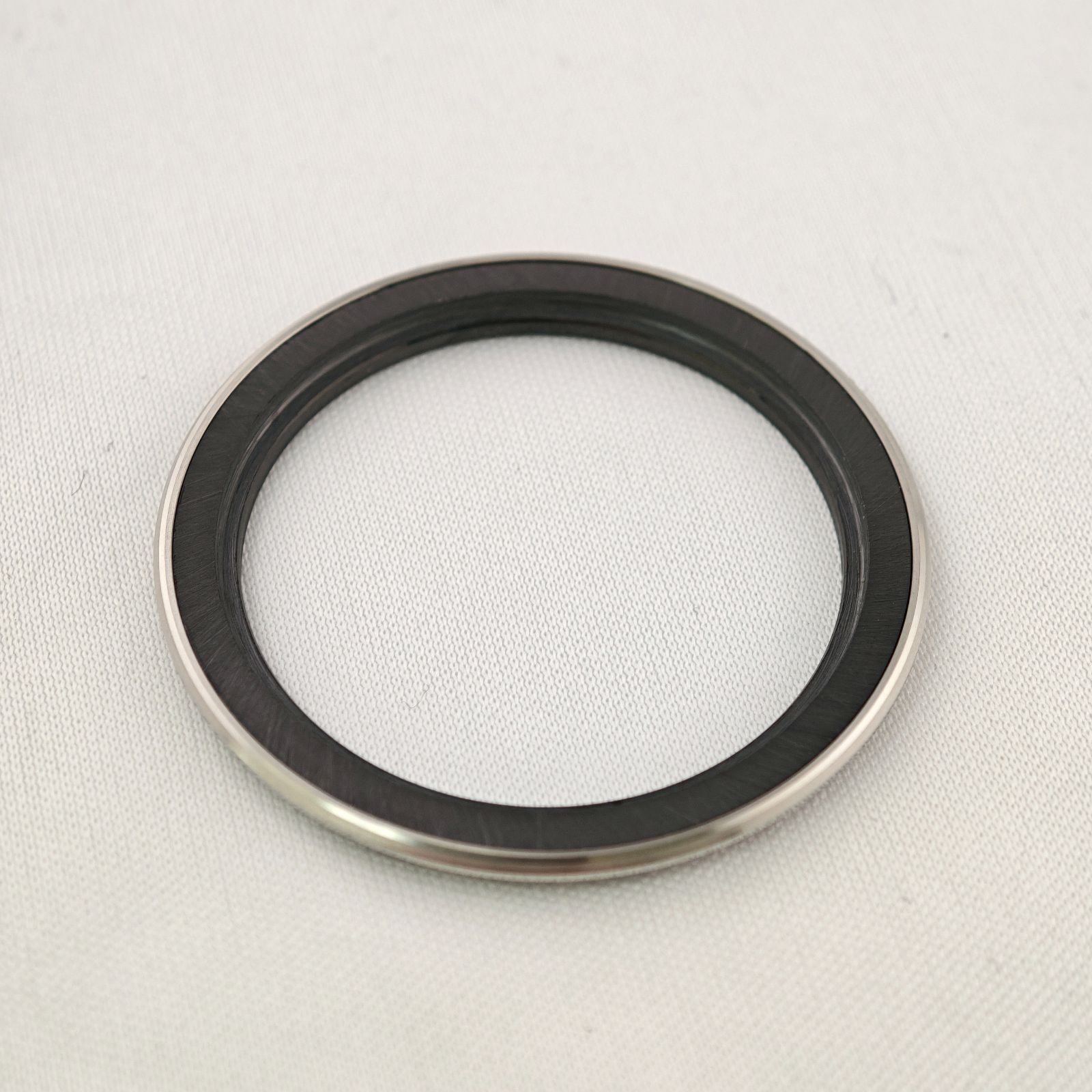 ベゼル ブラック