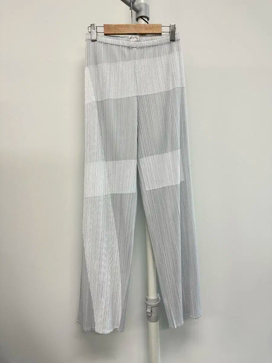 プリーツプリーズイッセイミヤケ パンツ PP43JF452 PLEATS PLEASE