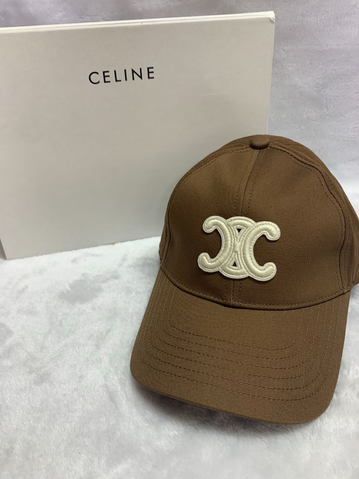 celine 完売 トリオンフ ベースボールキャップ ダークカーキ カーキ CELINE(セリーヌ) キャップ(レディース) - 海外通販のBUYMA