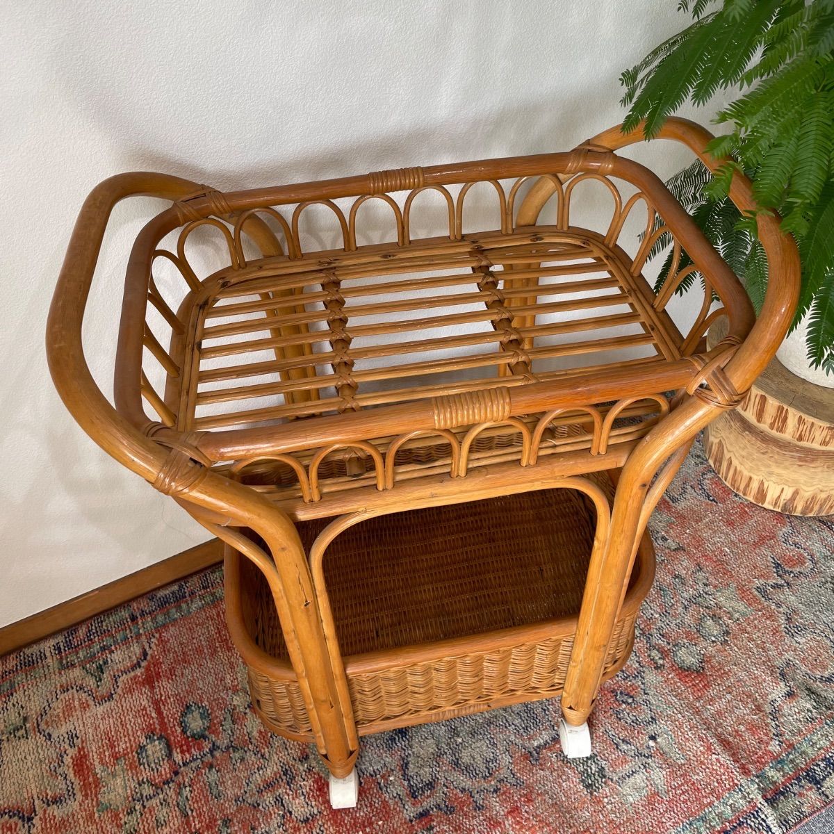 ヴンテージ家具|ラタン.ランドリーラック|軽量|キャスター付き