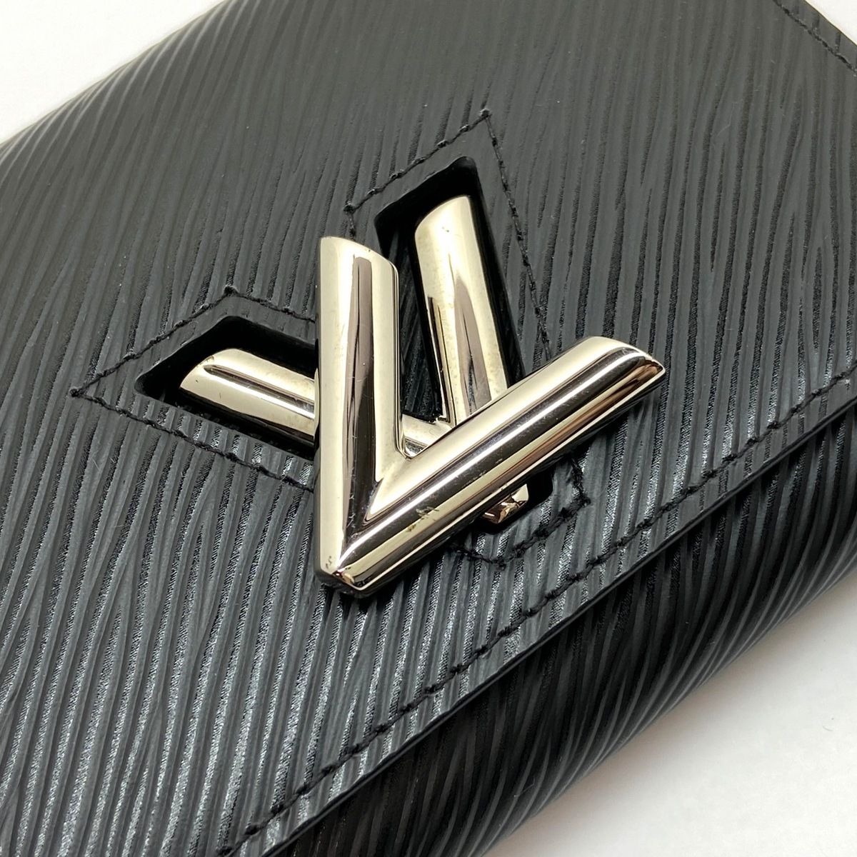 LOUIS VUITTON(ルイヴィトン) 3つ折り財布 ツイスト美品 ポルトフォイユツイストコンパクト M64414 ノワール エピ・レザー -  メルカリ