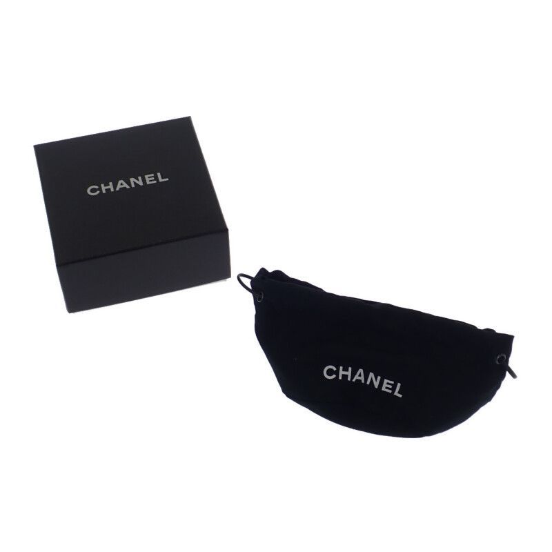 CHANEL CCスタッズ