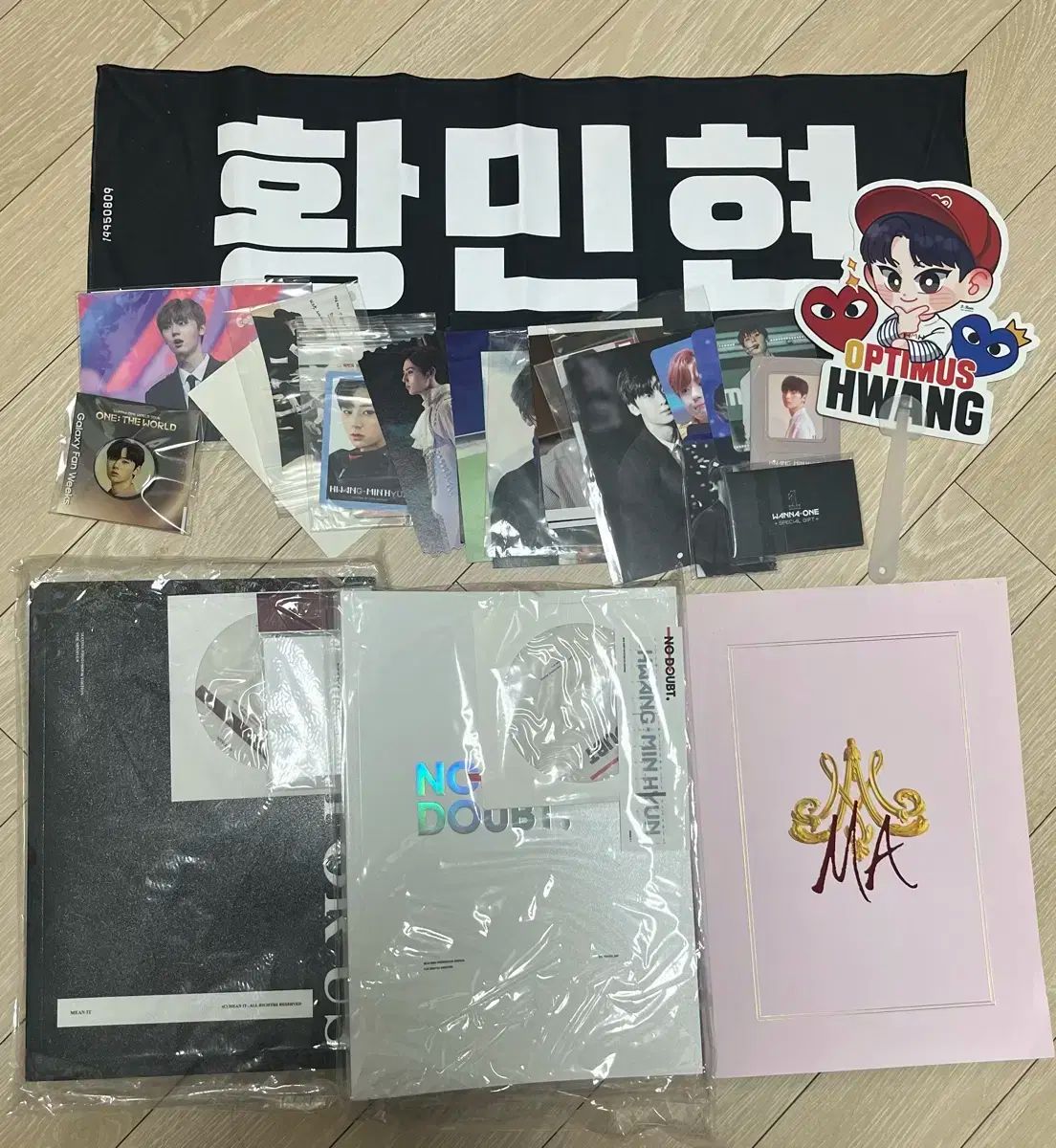 ファン・ミニョン(HWANG MINHYUN) プランカード ＆ フォトブック PHOTOBOOK など
