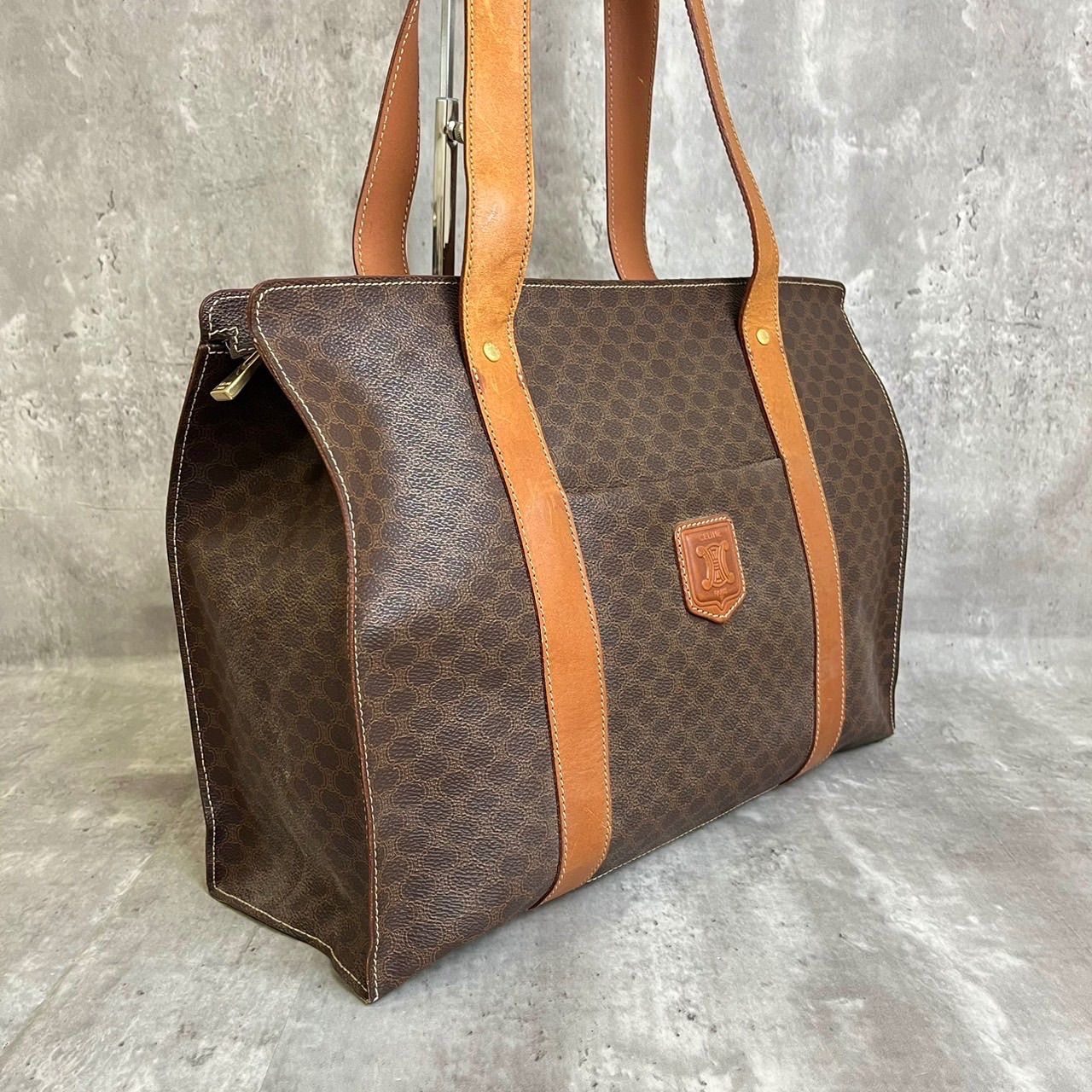 CELINE トートバッグ　大容量　A4可　レザー　マカダム　ゴールド金具 CELINE - セリーヌ マカダム レザー トート バッグ 肩掛け