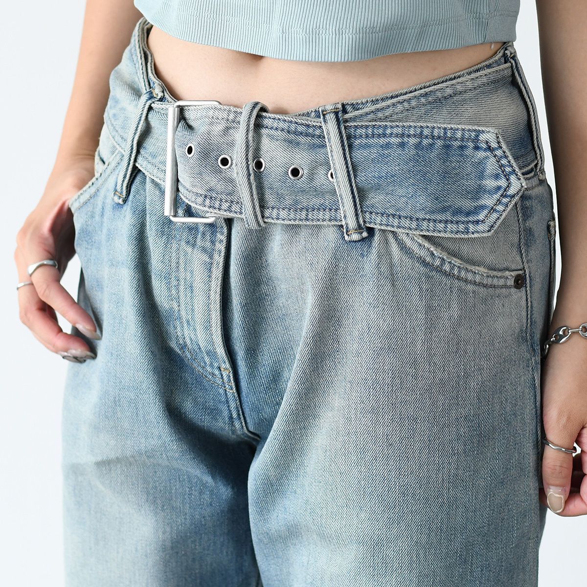 【Acne Studios】ベルト付きローライズワイドレッグジーンズ Acne Studios ☆ベルト付きローライズワイドレッグジーンズ ボトムス