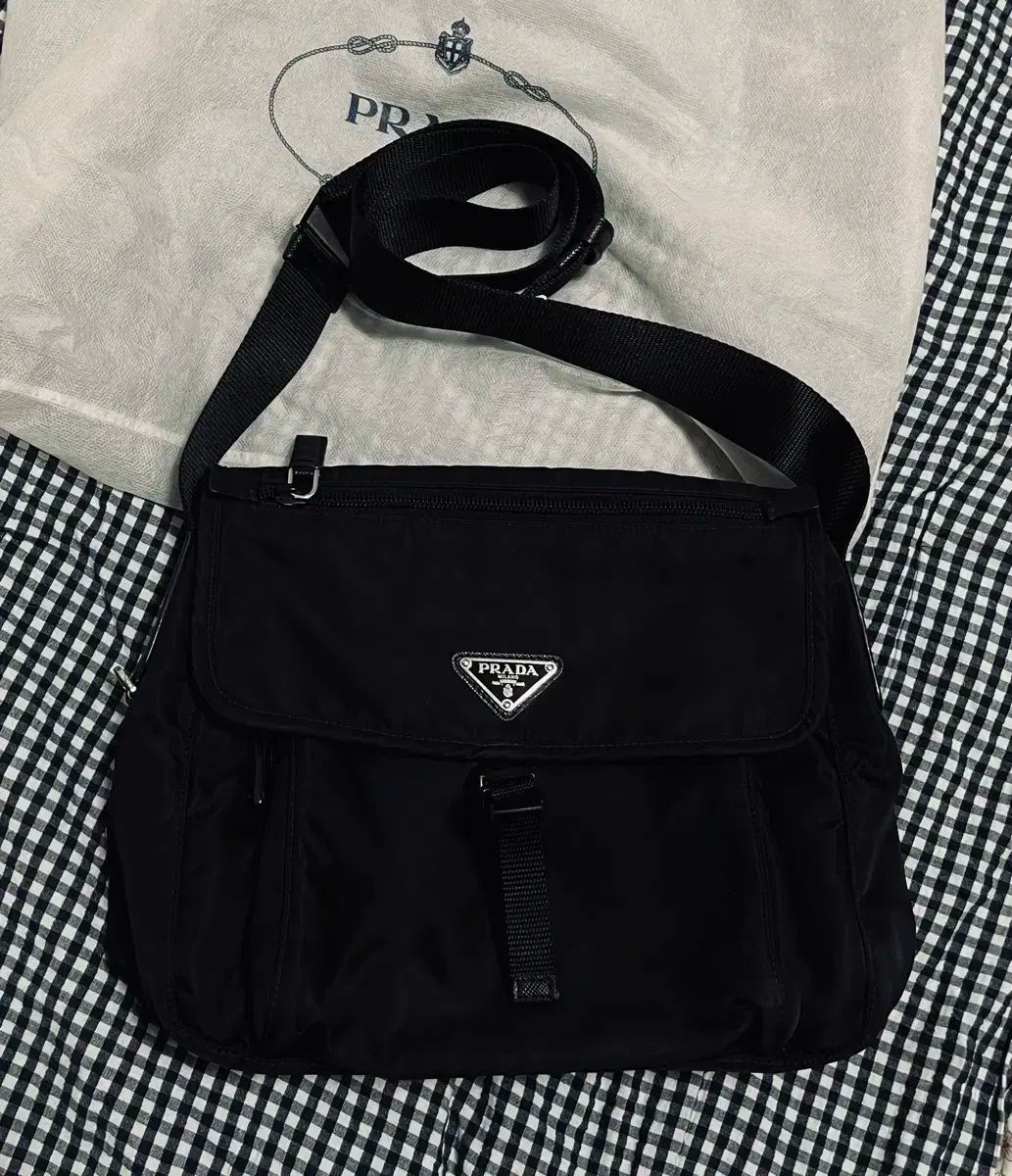 PRADA プラダ クロスバッグ 販売