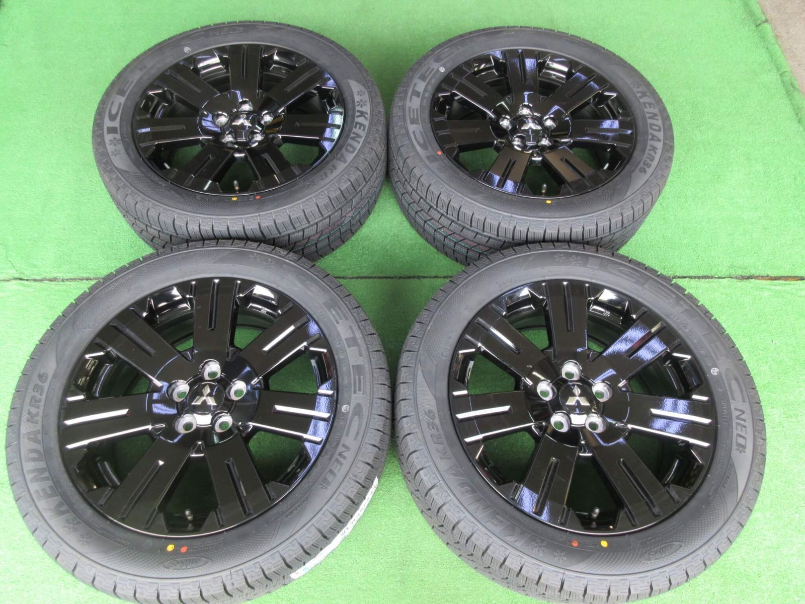 ミツビシ デリカＤ５純正 ブラックカラー 7J-18 5H114.3 38 ２０２5年 スタッドレス付き