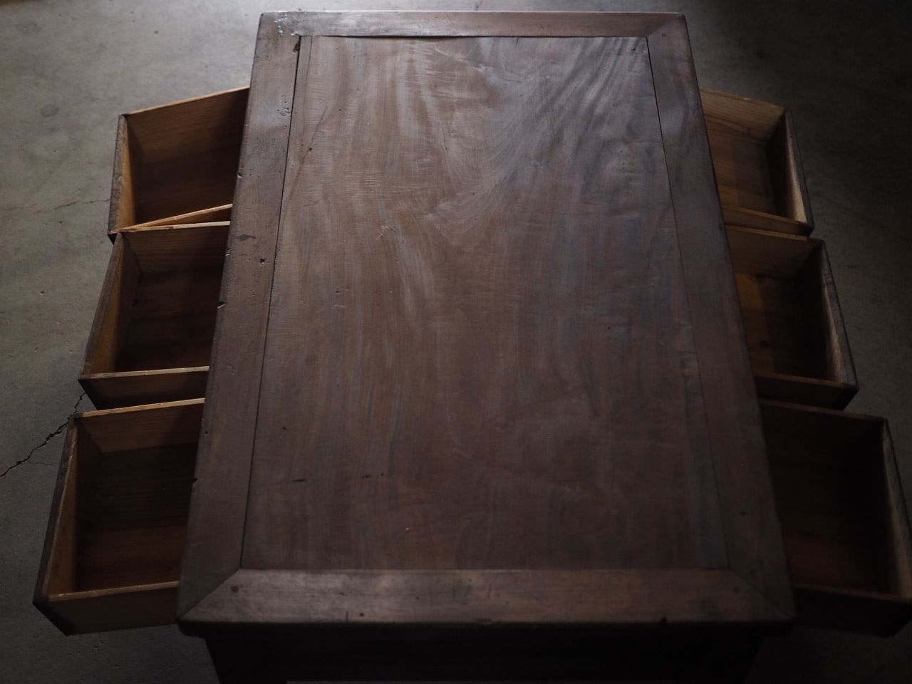 両面引き出し6杯栃材天板のローテーブル 昭和初期