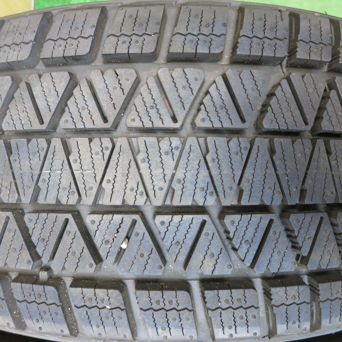 バリ溝 24年 キレイ ほぼ10分 アウディ 等 AGA 225 60R17 スタッドレス ブリヂストン ブリザック DM-V3 17インチ PCD112 5H 5092007HAス TRITUETUBI_COM