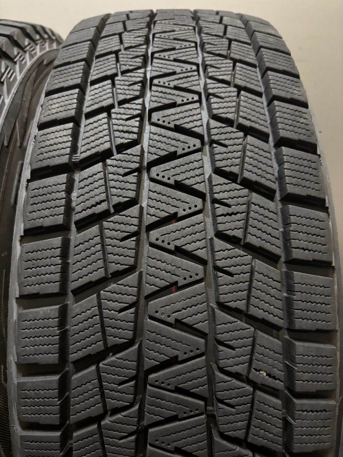 倉庫保管品 215|65R16 BRIDGESTONE|DM-V1 18年製 スタッドレス 4本 ブリザック XV フォレスター アルファード ヴェルファイア 南7-K360