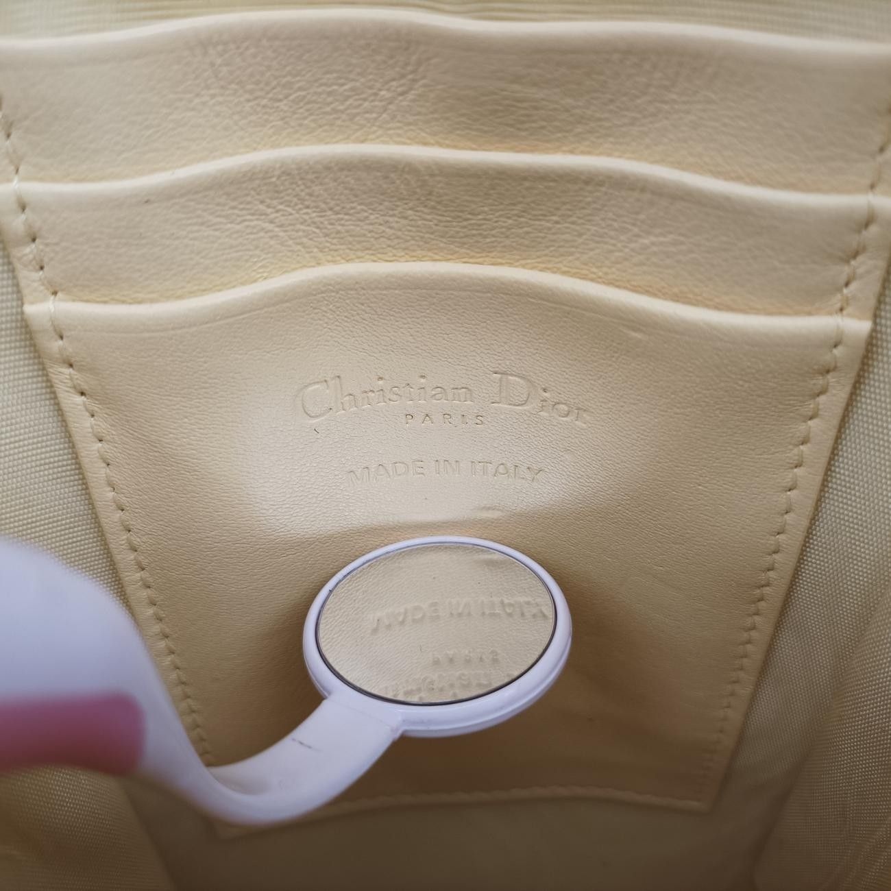 クリスチャンディオールChristian Diorレディ ディオール カナージュ フォン ホルダーイエローパテント56-MA-0291 DECORATOM_COM_BR