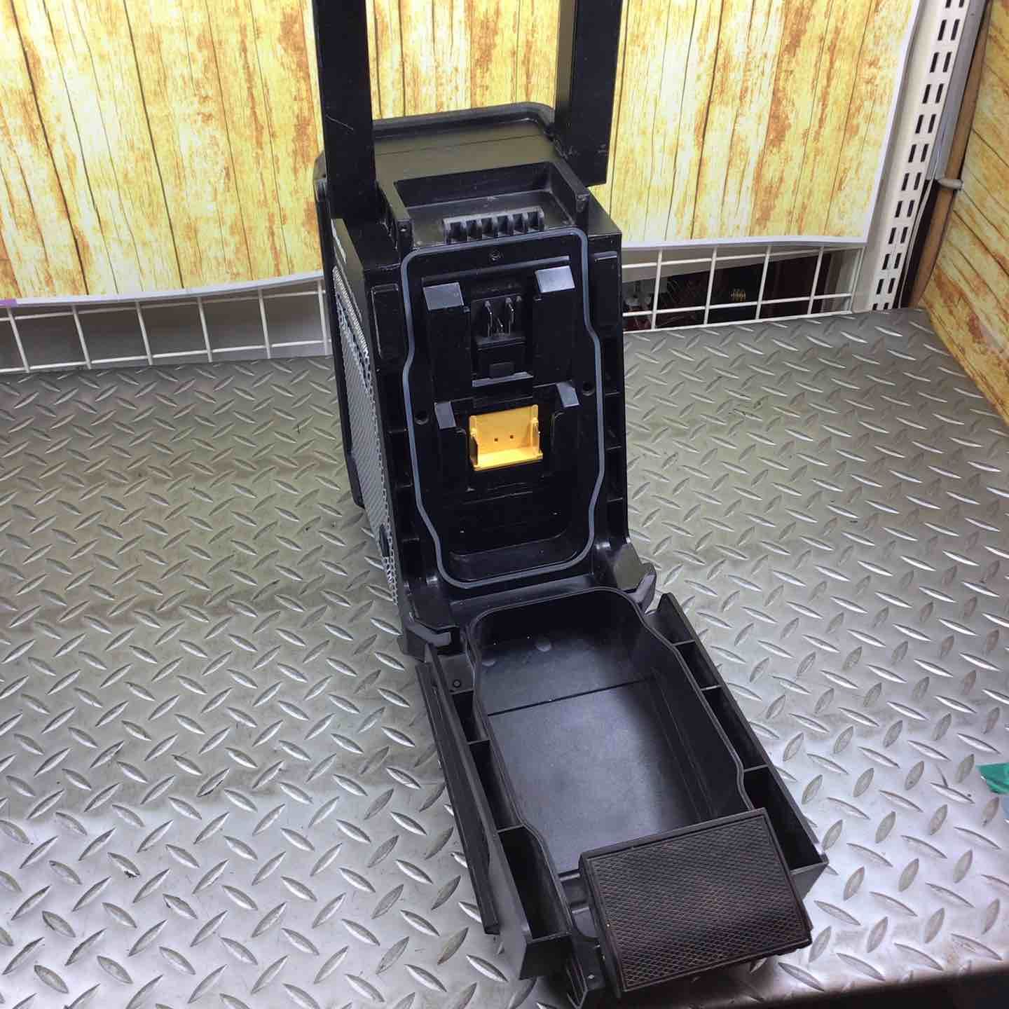 Yahoo!オークション - 中古美品 マキタ(makita) 充電式ラジオ