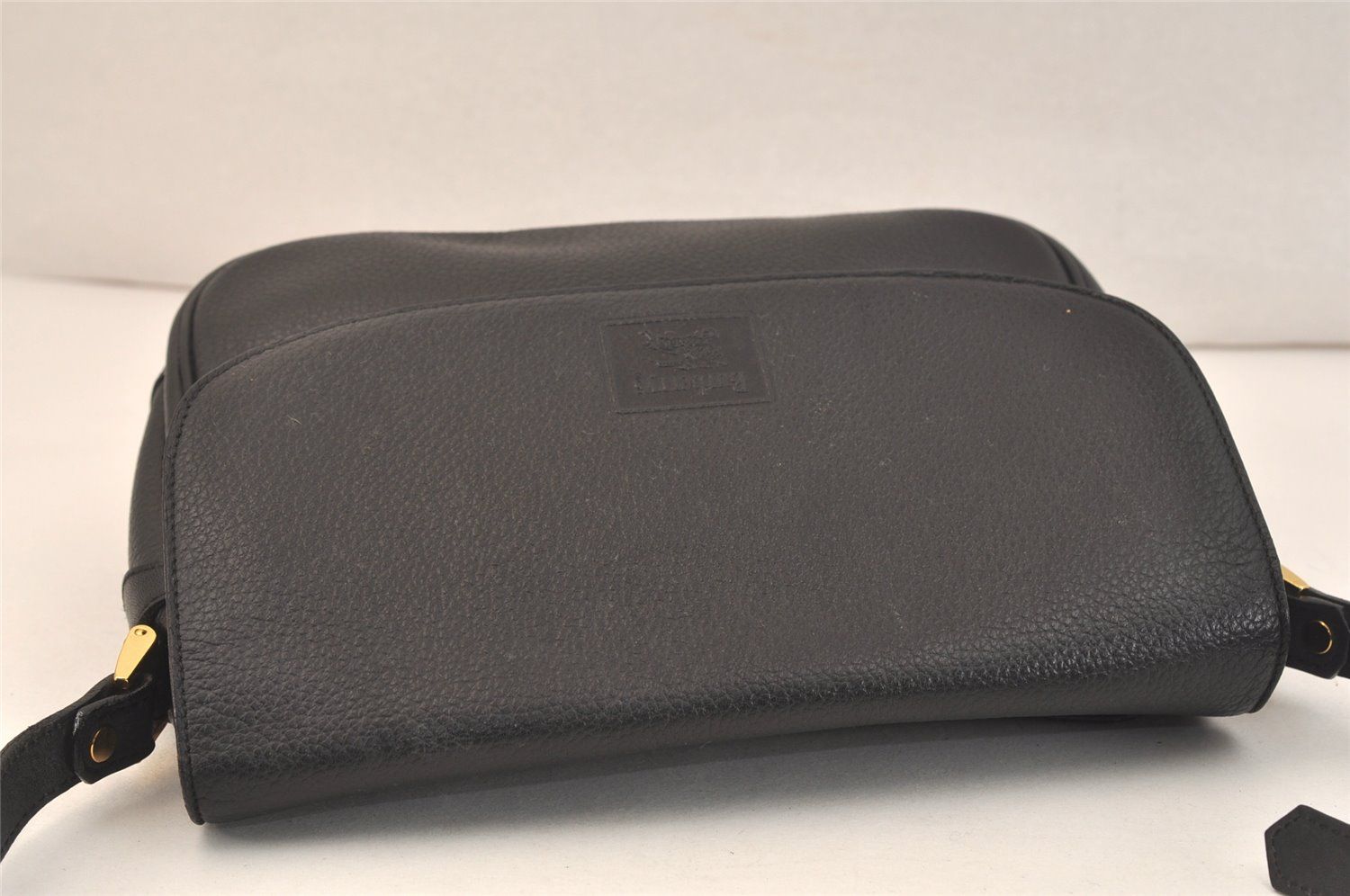 黒いレザーショルダーバッグ キルティングデザイン セール