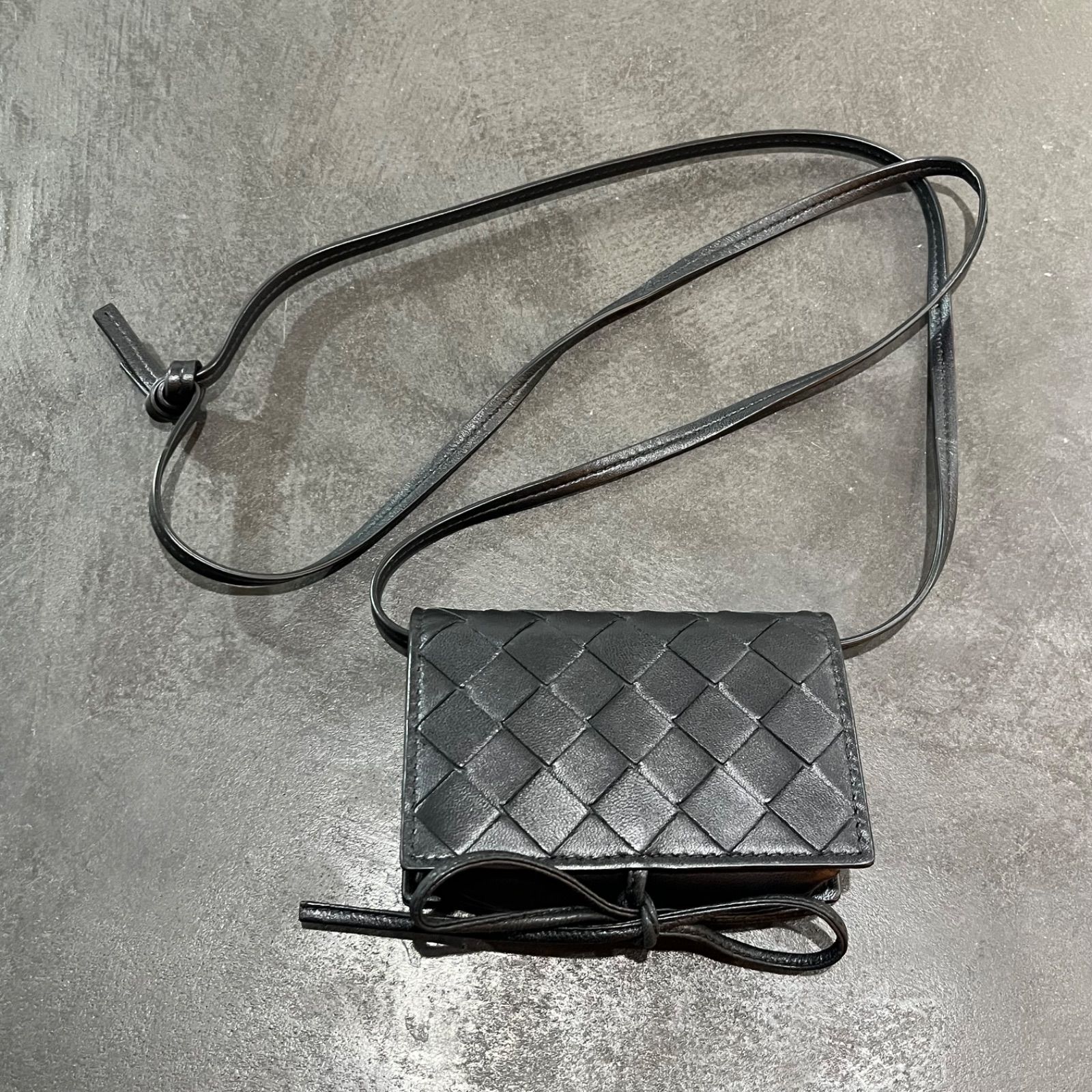 BOTTEGA VENETA イントレチャート ショルダーミニポーチ ボッテガヴェネタ 84677A2