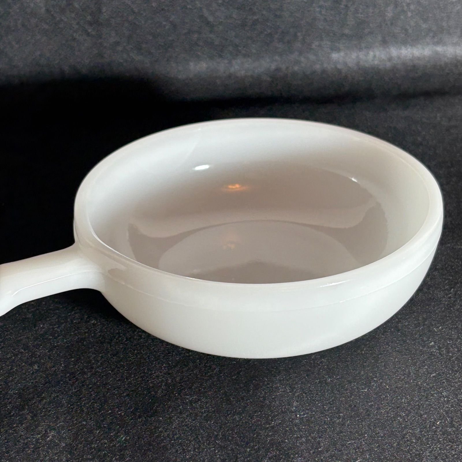 グラスベイク ミルクガラス 取手付き キャセロール ワンハンドル