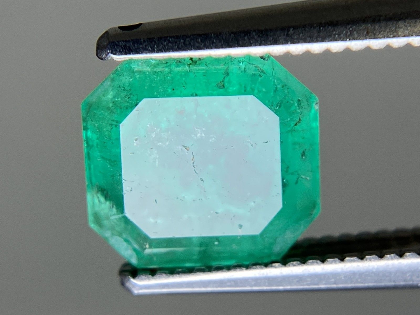 エメラルド 天然 1.500ct 宝石ソーティング付き 6.9㎜×7.3㎜×4.0