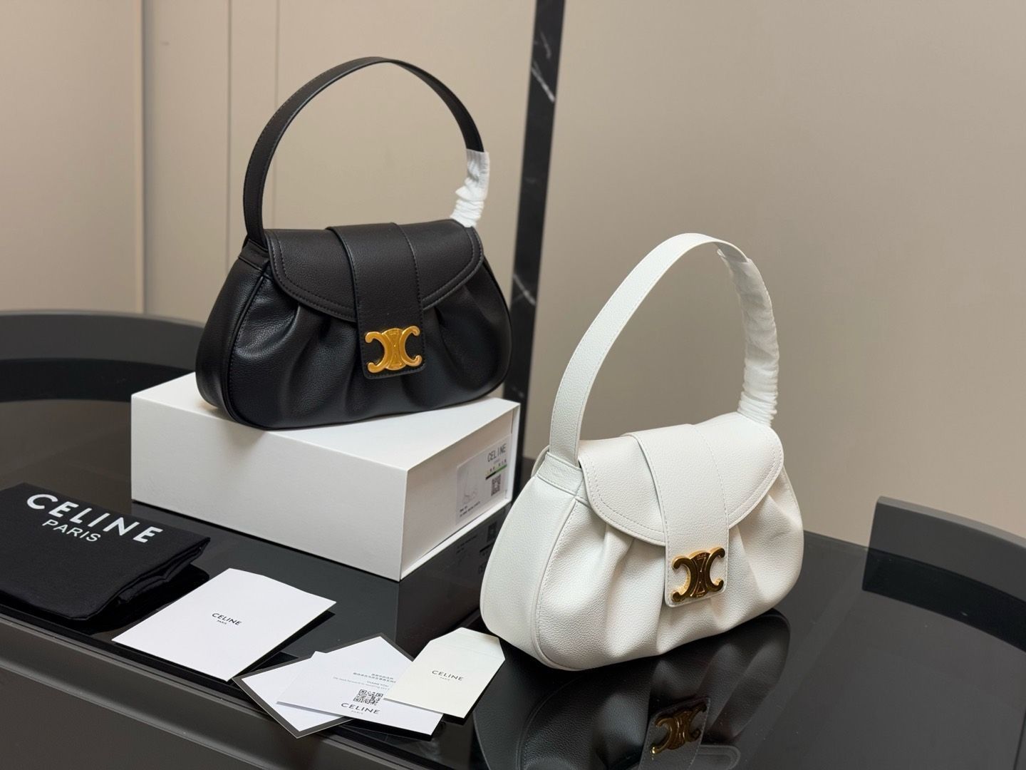 VINTAGE●CELINE●セリーヌ キャラメル アンダーアームバッグ Celine] アヴァ アンダーアームバッグ - 専用ボックス付き