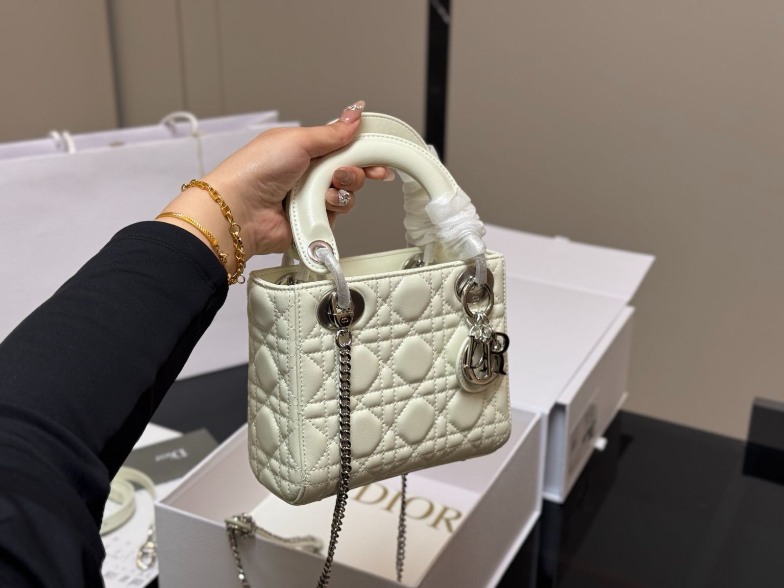 ★emaiesuee:最終値下げ★Dior ディオール ハンドバッグ 白 ディオール レディディオール ラージ 白 レザー ハンドバッグ