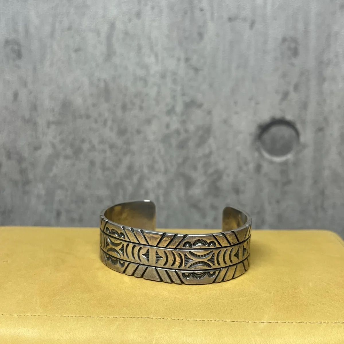 NAVAJO Joe Delgarito スタンプワーク バングル Sterling