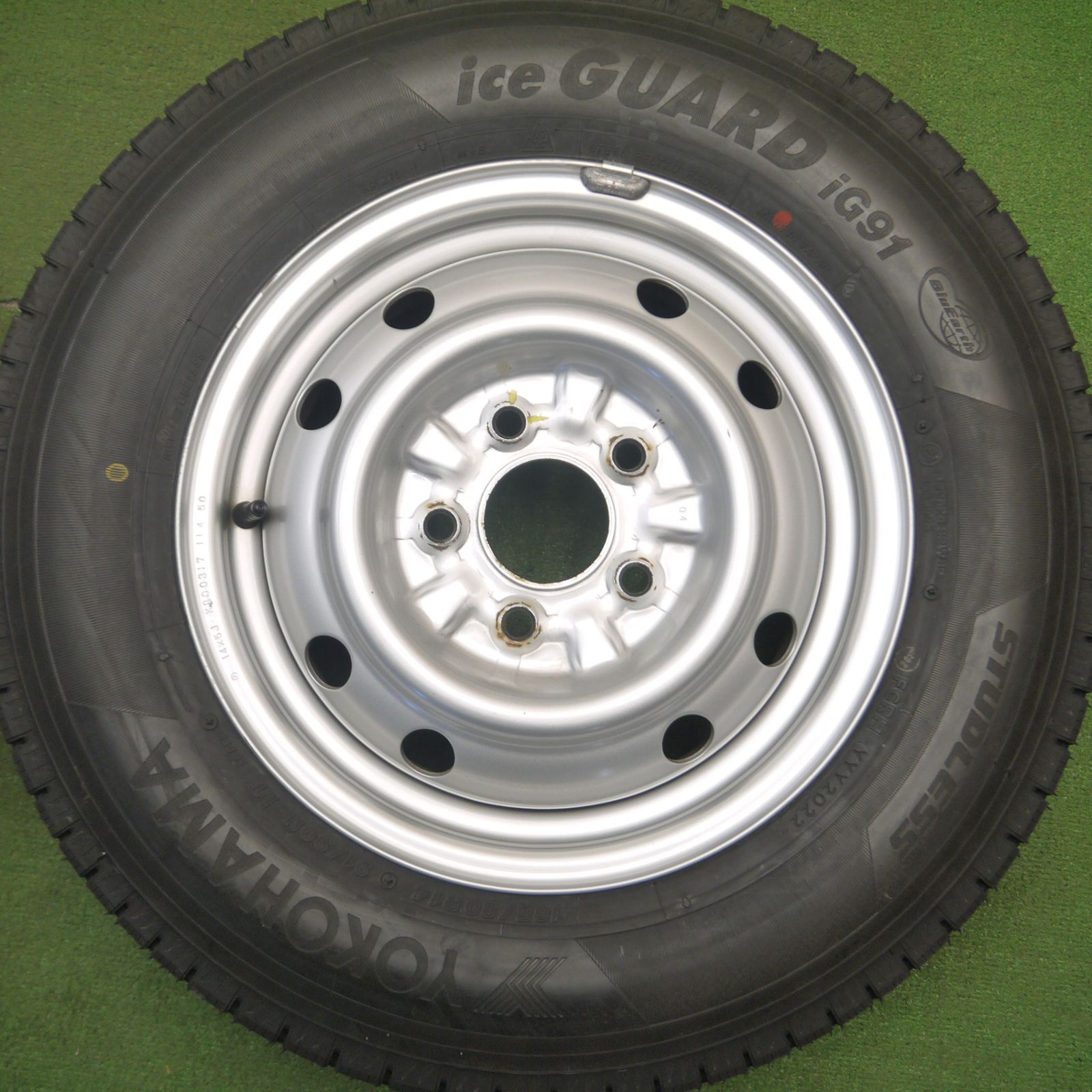 送料無料] タイヤほぼ未使用！22年！キレイ☆スタッドレス 165/80R14 