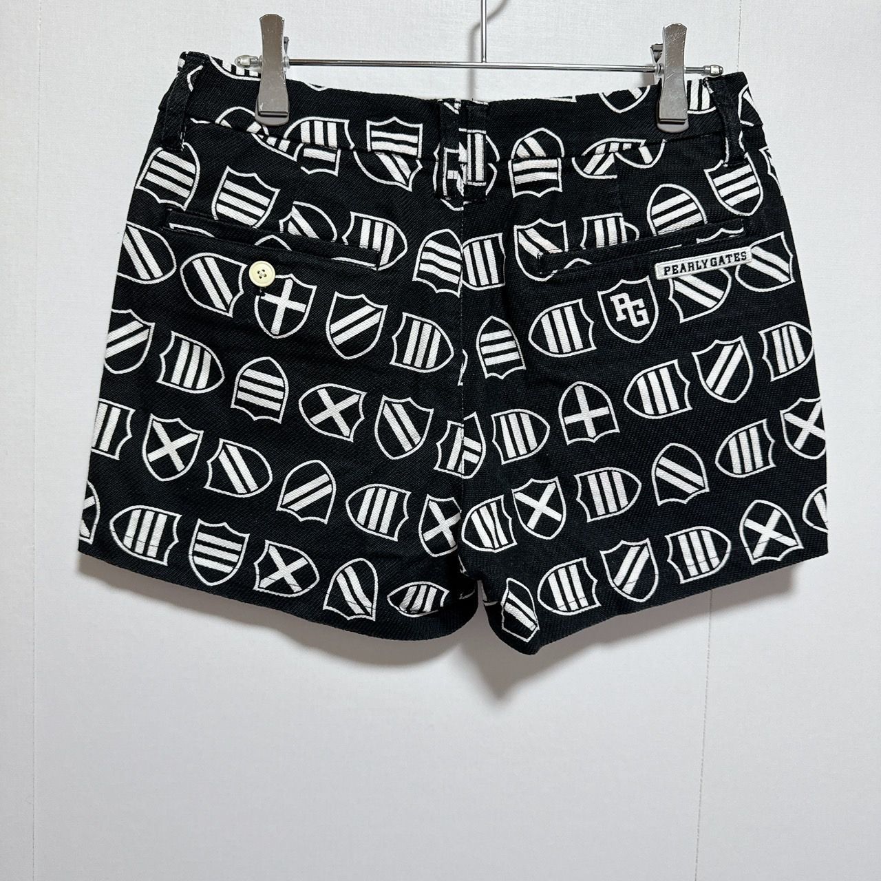 Z1341 【美品】 PEARLYGATES パーリーゲイツ　ドビーカルゼストレッチ　エンブレムプリントショートパンツ　レディース　サイズ０