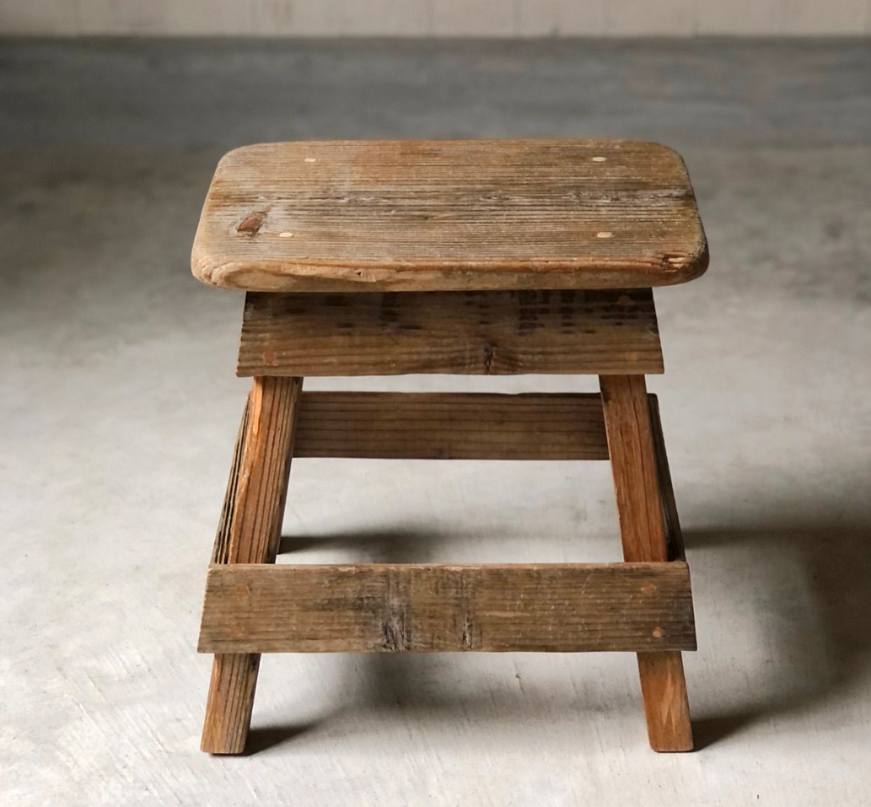 アンティーク 木製 棚 チェスト 無垢材 無塗装 ディスプレイ 飾り棚 z960 アンティーク 木製 棚 チェスト 無垢材 注文 無塗装 ディスプレイ