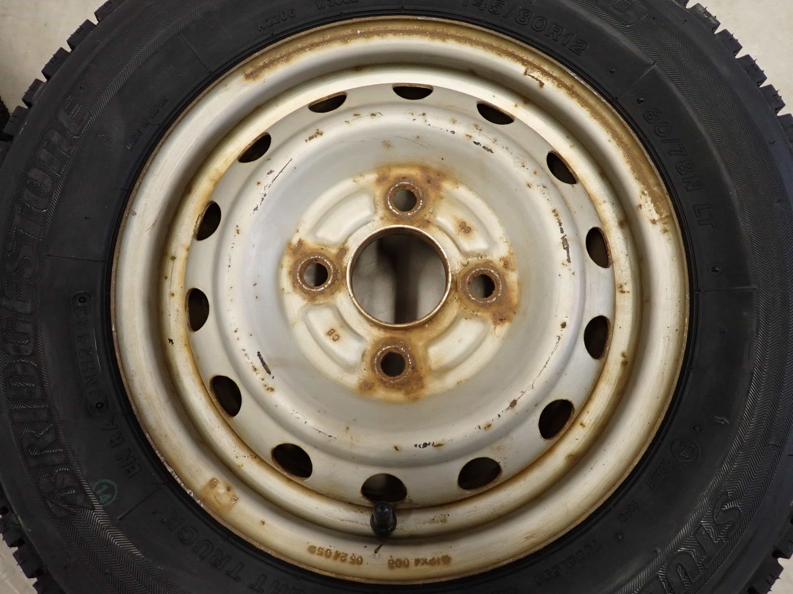 冬 新品 2023年製 4本SET 会社宛 送料無料 145/80R12×4J 80/78 LT トーヨー DELVEX M935 スチール 軽トラック 145R12 6PR 同等 NO,D4878-1 スタッドレスタイヤ 145／80R12 4本セットの通販