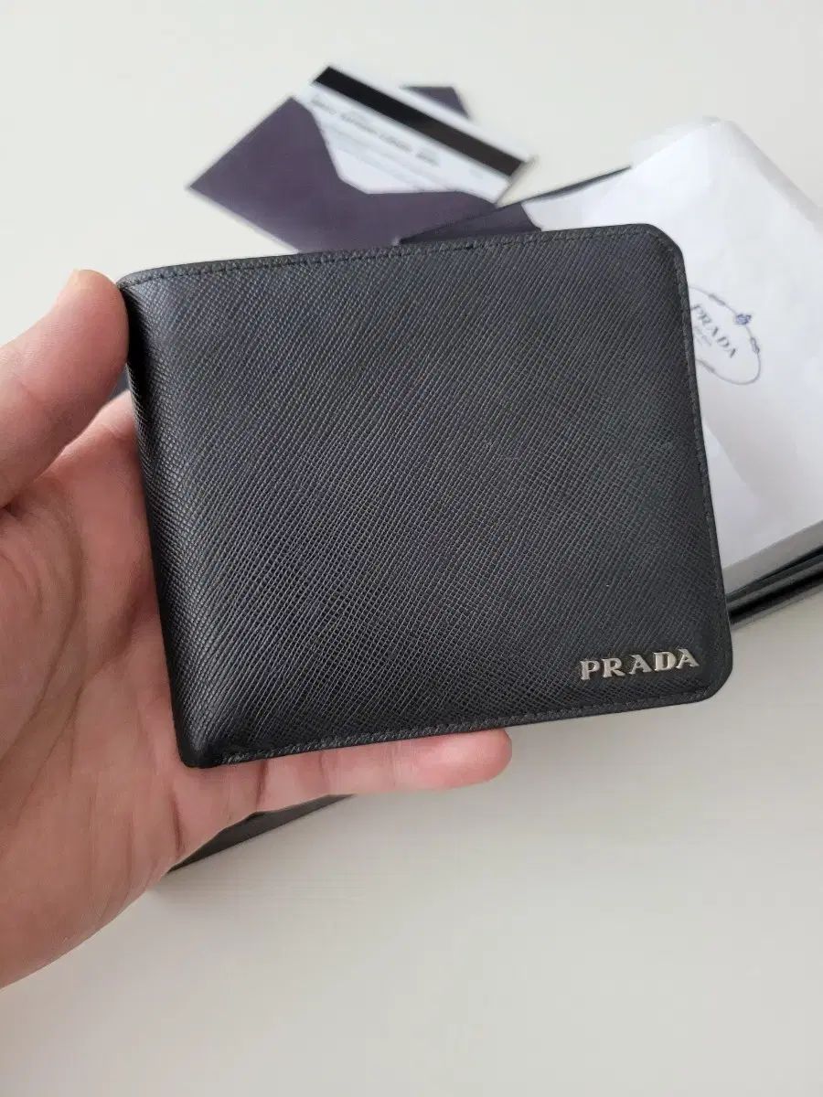 デパート プラダ サフィアーノ エンボス加工 切断 二つ折り財布 ブラック