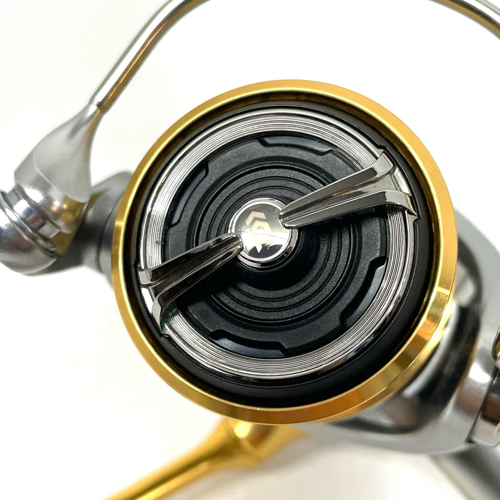 中古品 ＤＡＩＷＡ ダイワ １８フリームス ＬＴ２０００Ｓ スピニングリール ０００５７０４６ ライトゲーム キズ有 アウトドア/233 尾張小牧店】 中古 ※付属品なし Daiwa | ダイワ リール 18