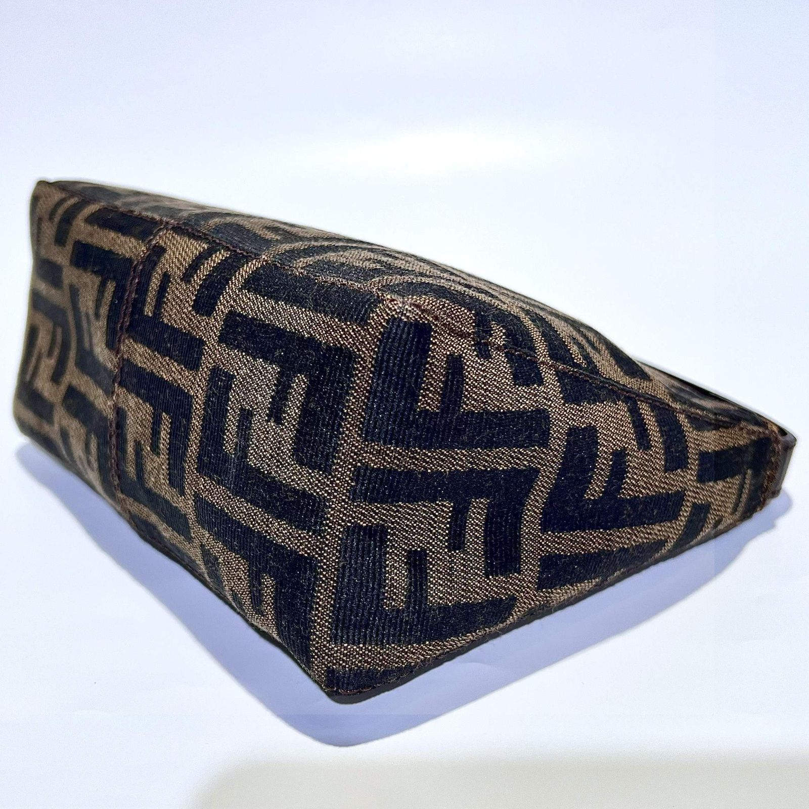 FENDI アクセサリーポーチ ミニ ズッカ柄 キャンバス 金具 FENDI フェンディ ズッカ柄 ミニ ハンドバッグ アクセサリー