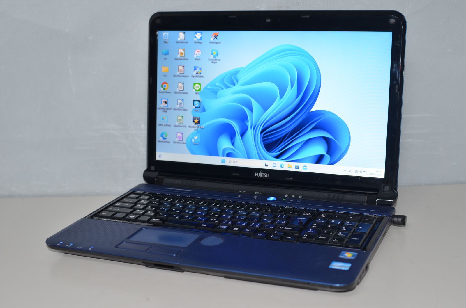 最新Windows11+office 爆速新品SSD256GB 富士通 LIFEBOOK AH56/C i5-2520M/メモリ8GB/15.6インチ/ブルーレイ/無線/Webカメラ/HDMI/便利なソフト 最新Windows11+office 爆速SSD256GB 富士通 LIFEBOOK AH56/C i5-2520M