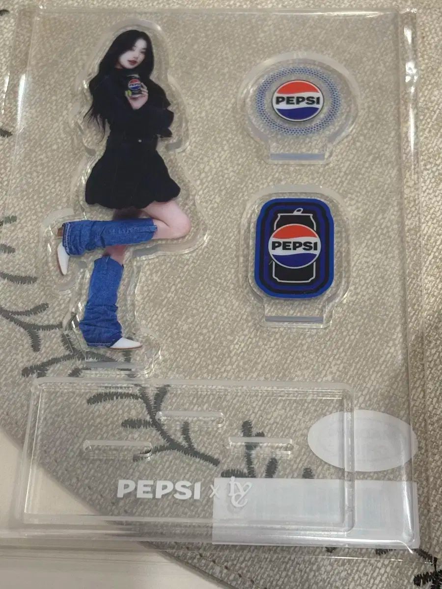 ウォニョン(WONYOUNG・チャンウォニョン) PEPSI ペプシ アクリル