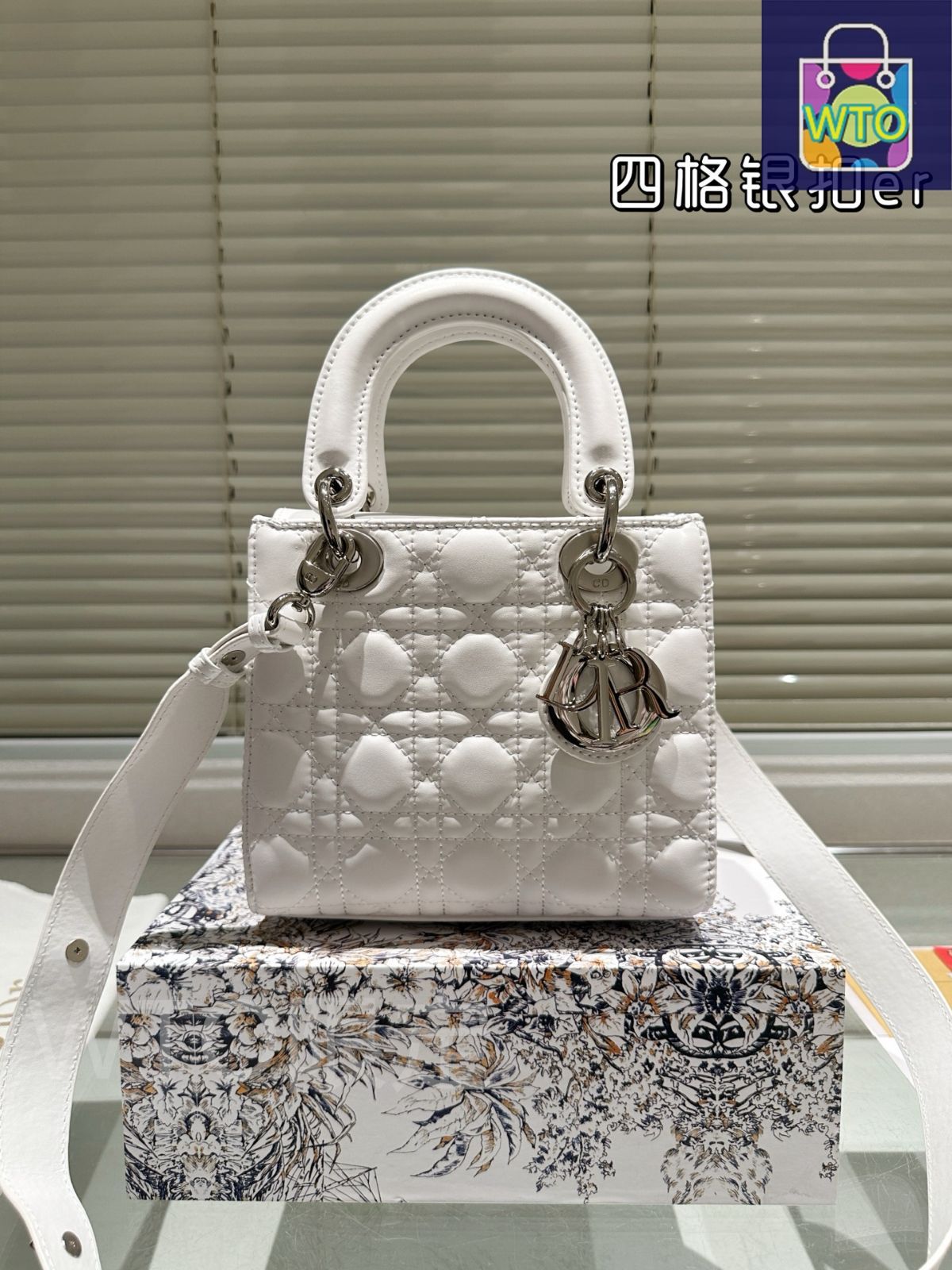 Dior ギフト用バッグ 49枚セット 今日特価】Dior Lady Dior Lambskin Bag with Foldable Gift Box