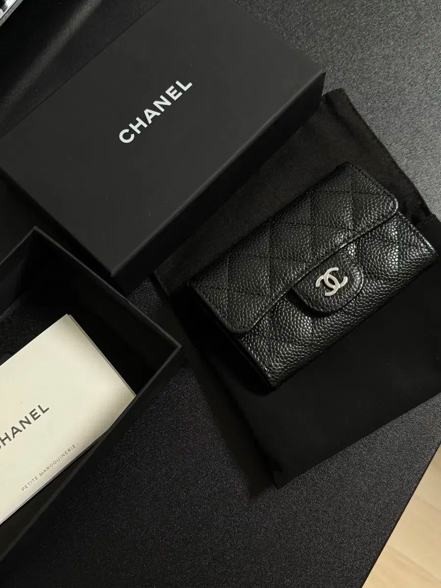 Chanel シャネル クラシック ホック開閉 カードウォレット シルバー金具
