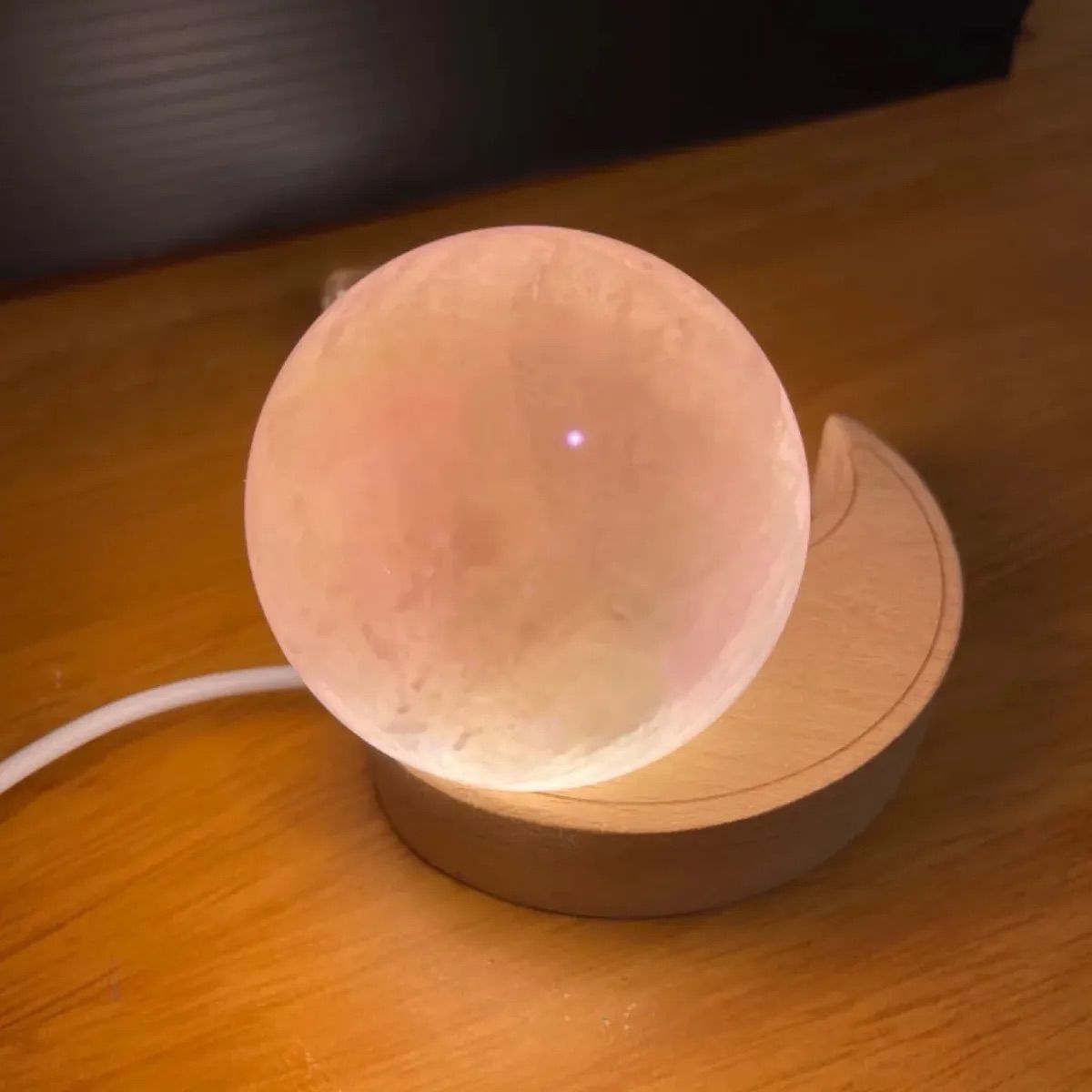 新品未使用　【ローズオーラ水晶】スフィア　48.5ミリ玉　恋愛、自己愛に最適！ 新品未使用 【ローズオーラ水晶】スフィア 48.5ミリ玉 恋愛