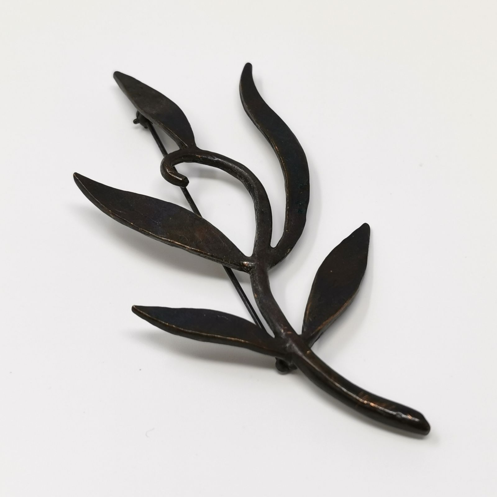 DELPHINE NARDIN デルフィーヌ ナルダン ブローチ 葉 ヴィンテージ 黒系 品 管理番号KKVUNKO67
