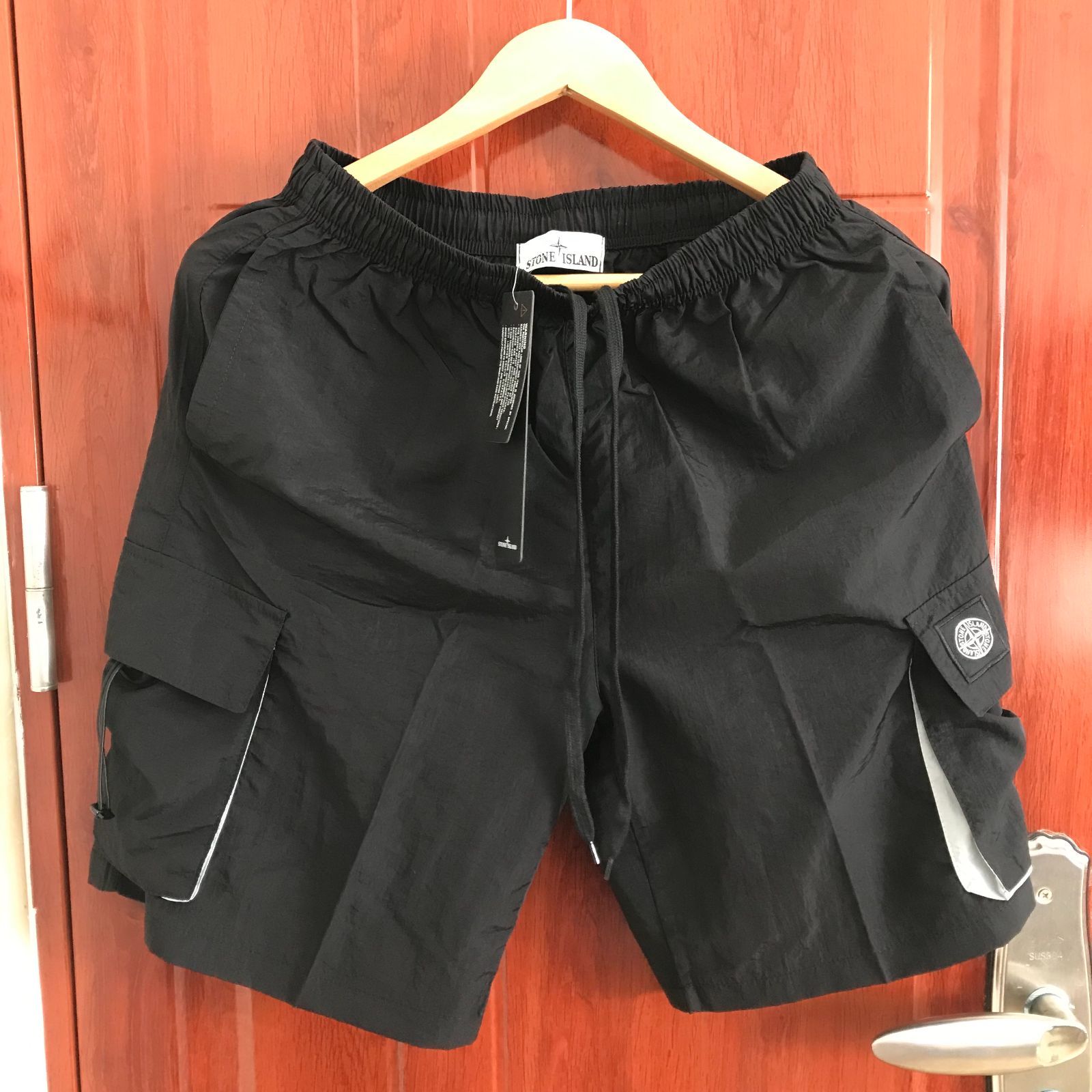 新品 Stone Islandショートパンツ 黒