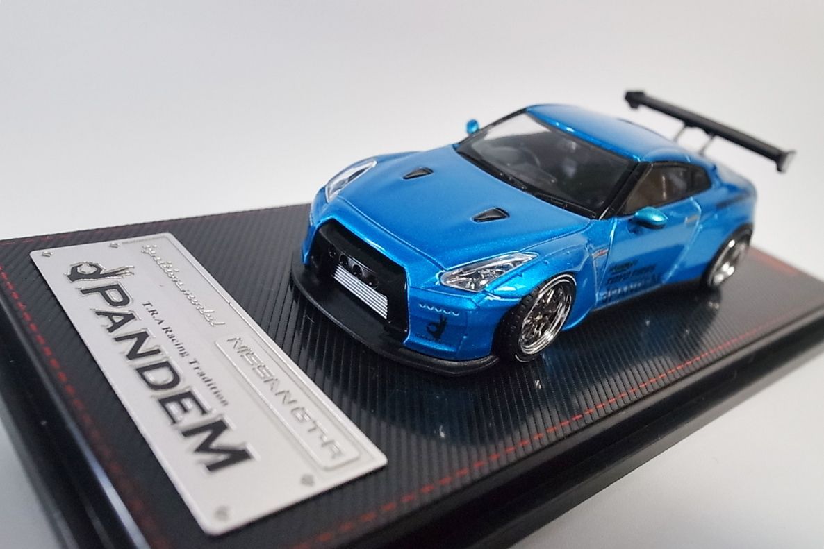 イグニッションモデル PANDEM R35 GT-R Blue llic Ignition Model 1:64 Scale Pandem R35 GT-R (Turquoise Blue