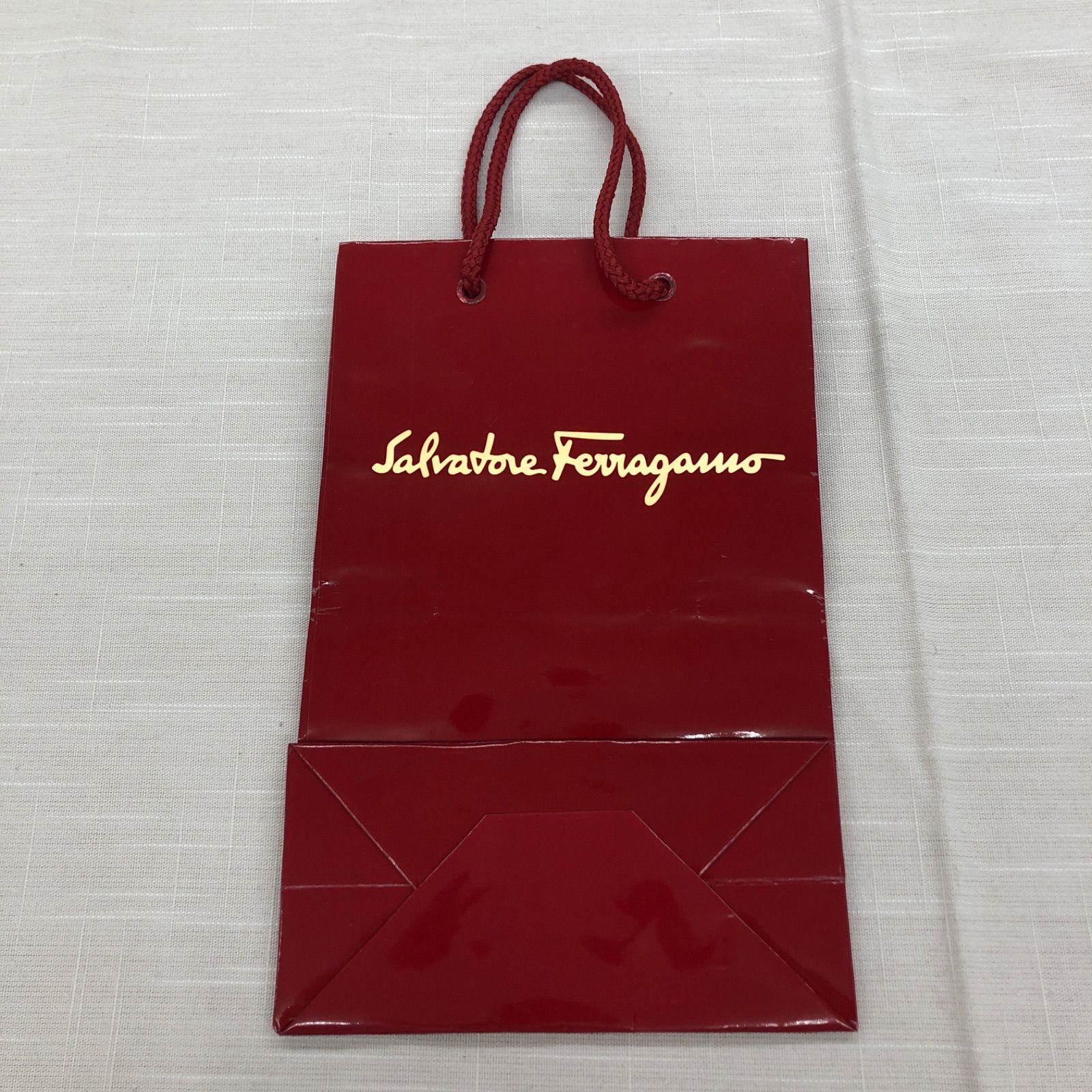 Salvatore Ferragamo フェラガモ 紙袋 ショッパー レッド