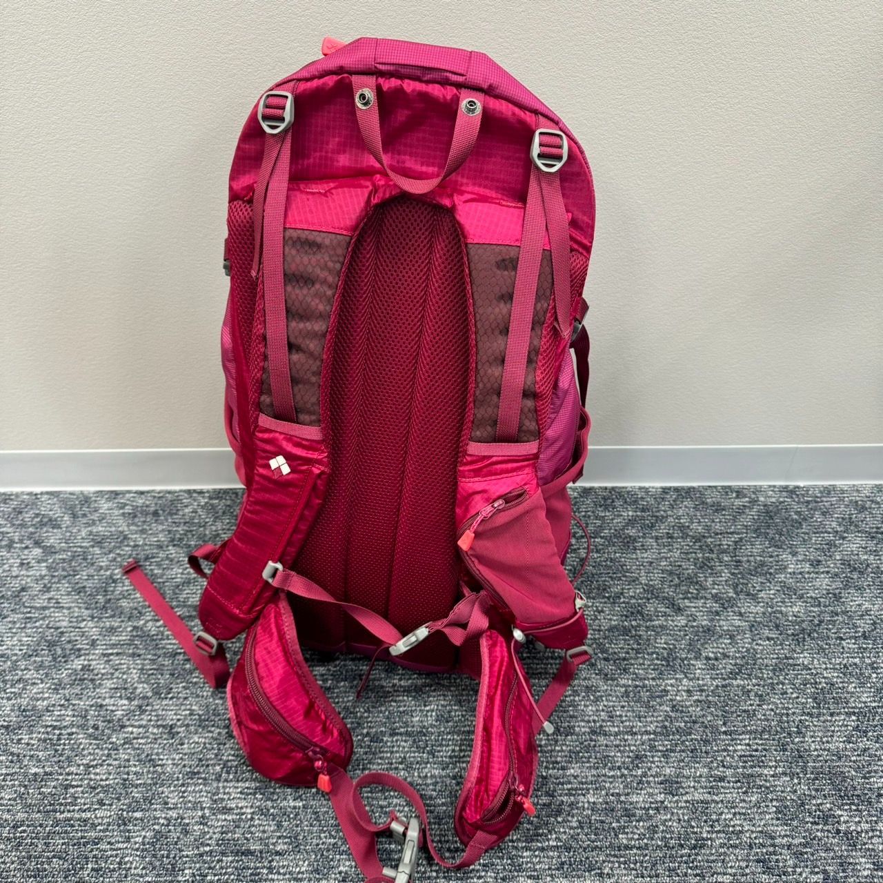 mont-bell ガレナパック 30 ピンク レインカバー付き mont-bell モンベル ガレナパック GALENA PACK 30 TKID - メルカリ