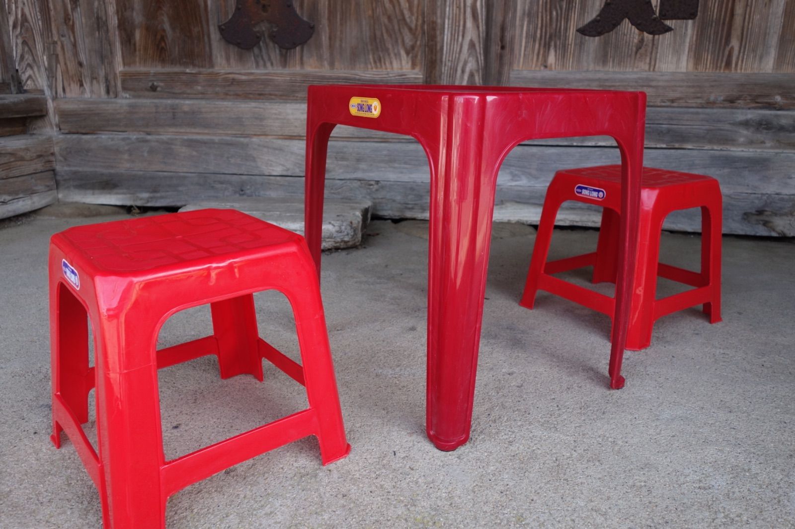 レトロ可愛い本場ベトナムの屋台椅子 4脚 スタッキング可！キャンプ アウトドアに レトロ可愛い本場ベトナムの屋台椅子 4脚 スタッキング可