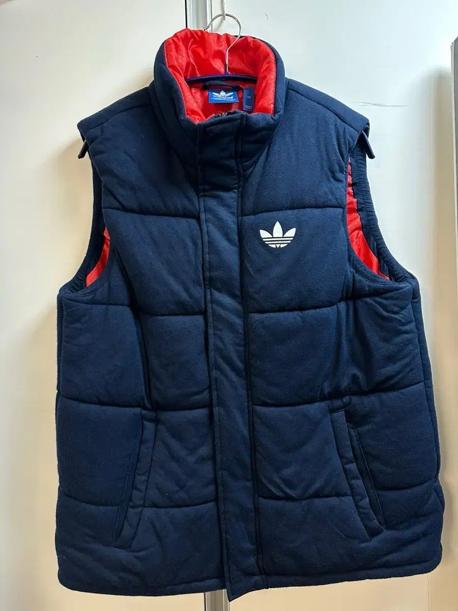 adidas(アディダス) オリジナル ダウンジャケット ベスト 110 サイズ