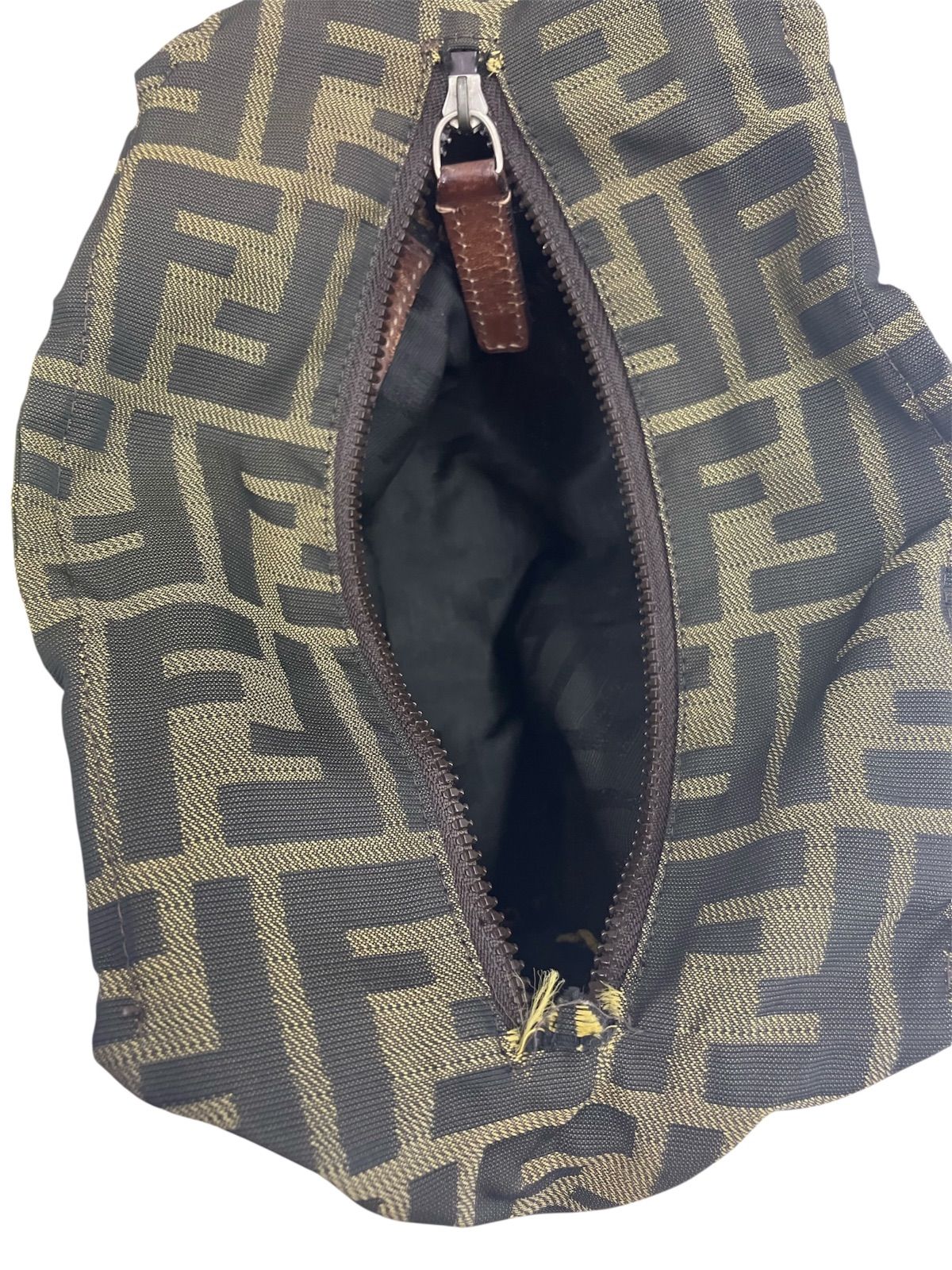 FENDI ズッカ　ハンドバッグ　トートバッグ　ナイロン　レザー　ロゴ　FF 40032-23337-34-2.jpg
